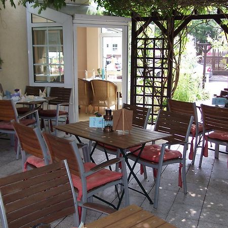 Halle  Pension & Cafe Am Kraehenberg מראה חיצוני תמונה