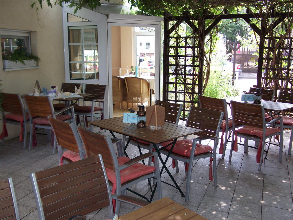 Halle  Pension & Cafe Am Kraehenberg מראה חיצוני תמונה