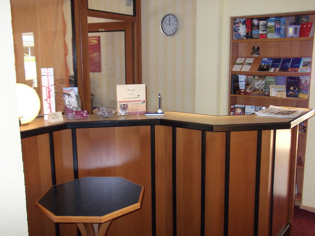 Halle  Pension & Cafe Am Kraehenberg מראה חיצוני תמונה