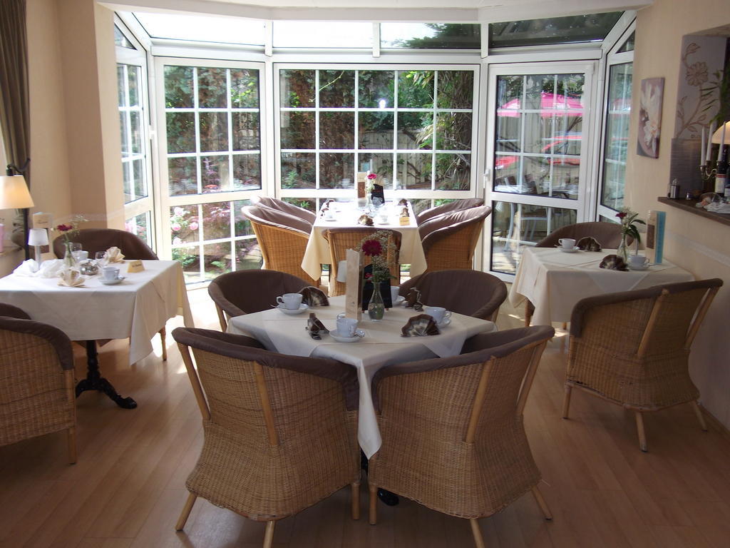 Halle  Pension & Cafe Am Kraehenberg מראה חיצוני תמונה