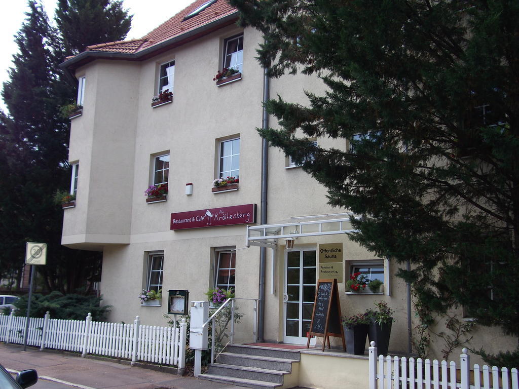 Halle  Pension & Cafe Am Kraehenberg מראה חיצוני תמונה