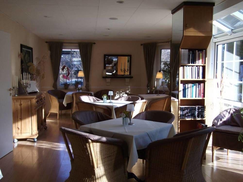 Halle  Pension & Cafe Am Kraehenberg מראה חיצוני תמונה