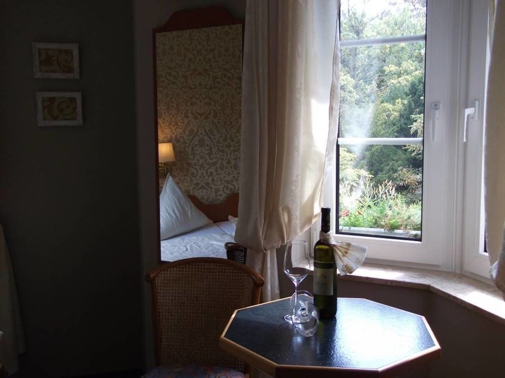 Halle  Pension & Cafe Am Kraehenberg מראה חיצוני תמונה