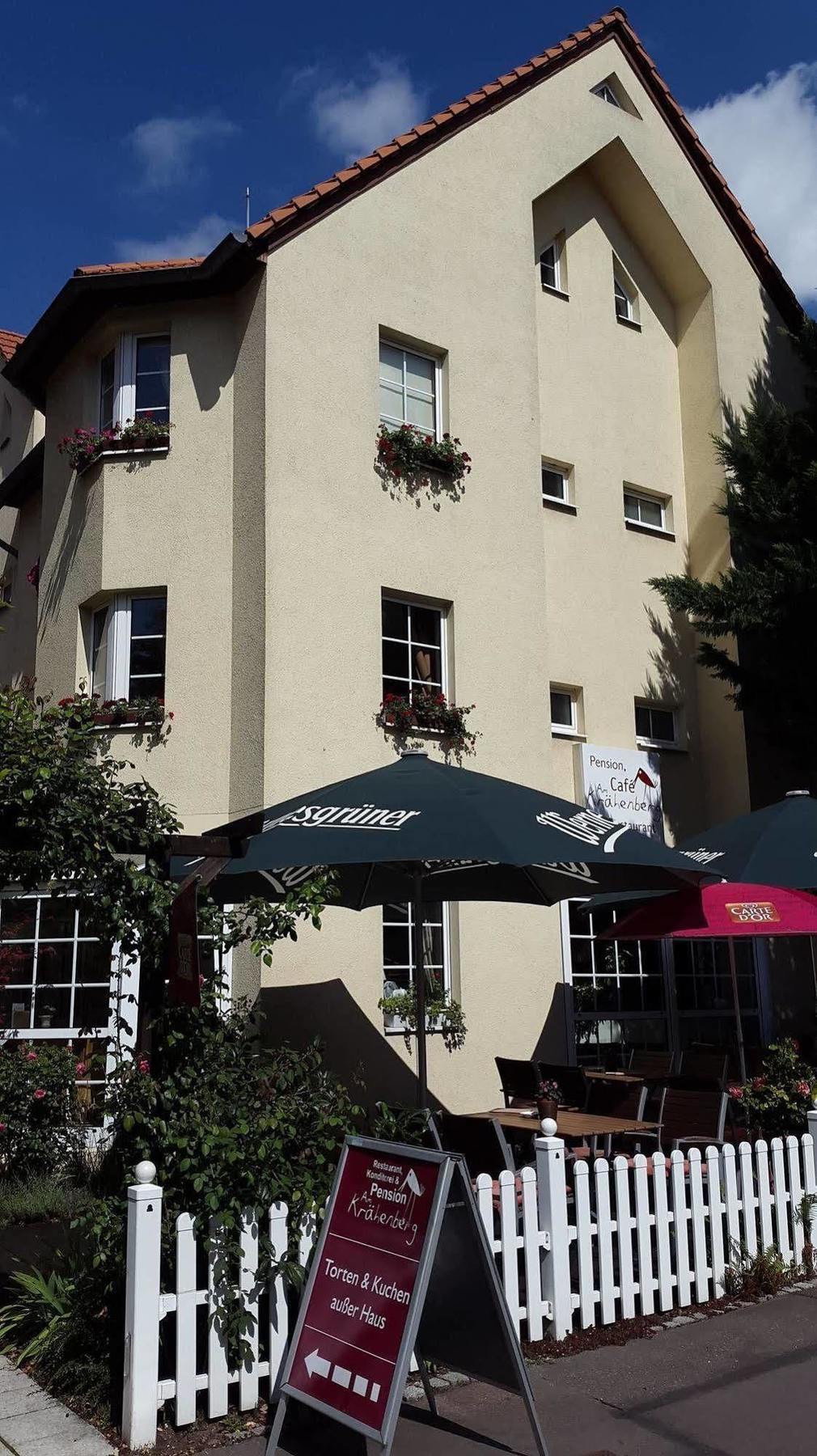 Halle  Pension & Cafe Am Kraehenberg מראה חיצוני תמונה
